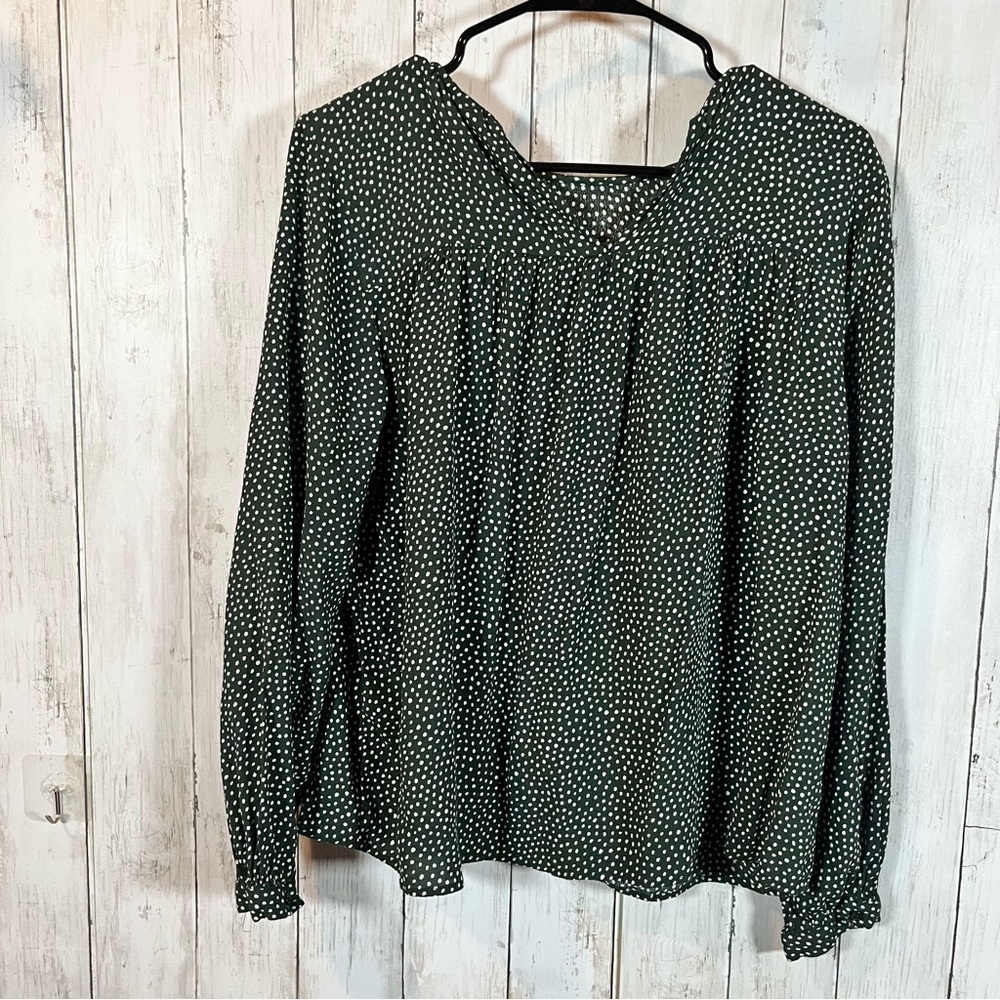 H&M women’s size 10 green and white polka dot top